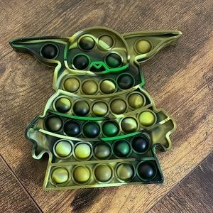 *BRAND NEW* baby yoda pop it
